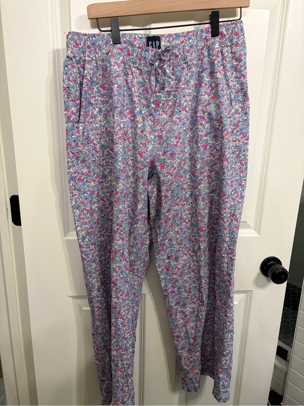 Like new Gap size L Women's floral lounge/sleep pants. Purple and pink. Cotton